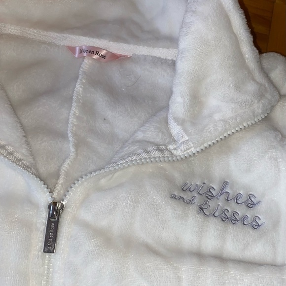 Like NEW! La Vie En Rose PJ Fleece Romper - Picture 3 of 5